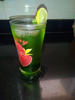 કાચી કૈરી અને ફુદીના નો શરબત (Raw mango and mint drink Recipe In Gujarati) રેસીપી મુખ્ય ફોટો