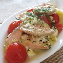 A picture of Salmon and Potato Simmered in Yogurt.