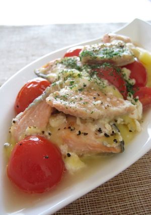 A picture of Salmon and Potato Simmered in Yogurt.