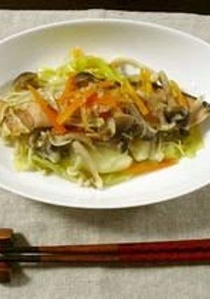 A picture of Healthy Steamed Salted Salmon and Vegetables.