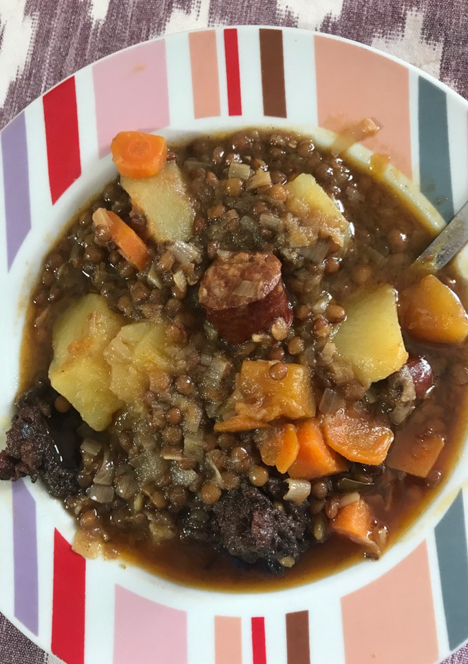Una foto de Lentejas con Chorizo y Morcilla Patatera