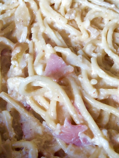 Una foto de Espaguetis carbonara caseros🍝