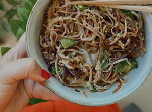 Foto de Massa Chinesa com Legumes