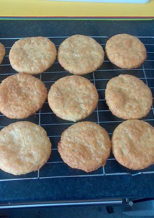 A picture of Sams cheese sables.
