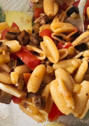 Foto di Gnocchetti sardi con melanzane, cetrioli e pomodorini