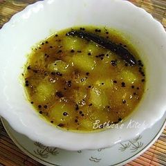 A picture of Kacha Aamer Ombol (Sweet Raw Mango Chutney).