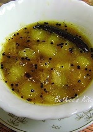 A picture of Kacha Aamer Ombol (Sweet Raw Mango Chutney).