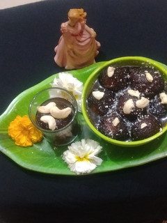 काला गुलाब जामुन (kala gulab jamun recipe in Hindi) रेसिपी मुख्य फोटो