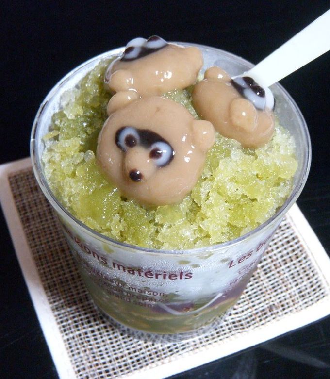 A picture of Matcha Green Tea Shaved Ice with Cute Mochi Balls.
