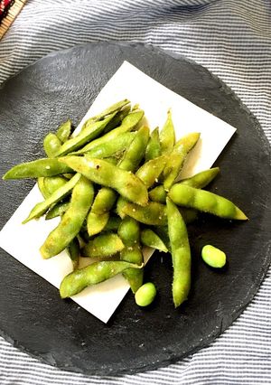 A picture of [No-Boil] Easy Pan-Fried Edamame with Garlic Butter Soy Sauce.