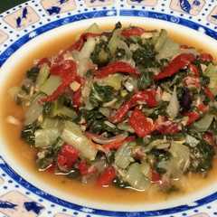 Una foto de Ensalada de acelgas