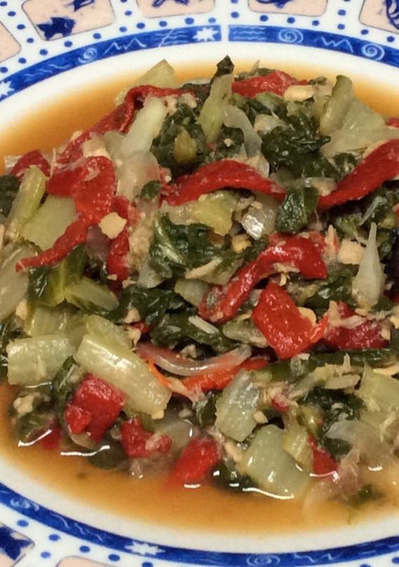 Una foto de Ensalada de acelgas