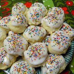 A picture of Italian anise cookies.