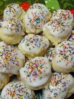 A picture of Italian anise cookies.