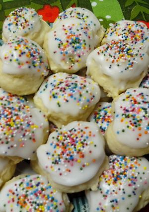 A picture of Italian anise cookies.