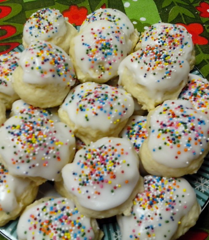 A picture of Italian anise cookies.