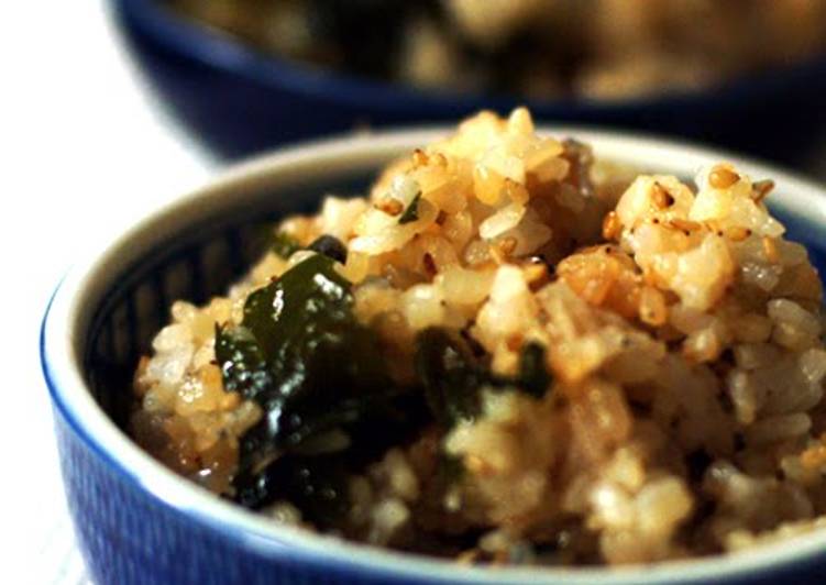 Microwaved 'Fried Rice' with Wakame Seaweed