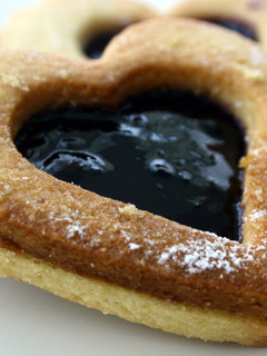A picture of Linzer Cookies.