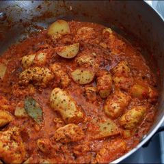 A picture of Tomato Chicken Curry.