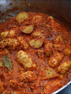 A picture of Tomato Chicken Curry.