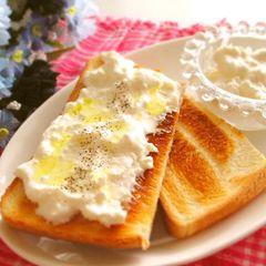 Simply Made ✿ Salted Yogurt Toast A picture of Simply Made ✿ Salted Yogurt Toast.