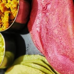 A picture of Dosa with Coconut chutney.