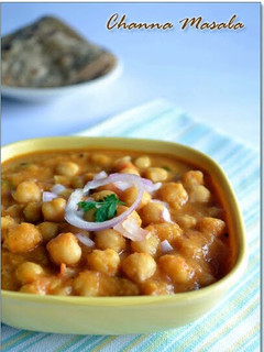 A picture of garbanzo beans curry.