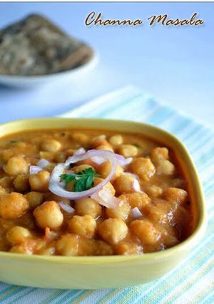A picture of garbanzo beans curry.