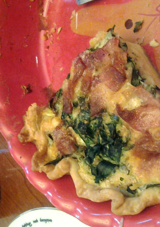 A picture of Spinach and bacon quiche.