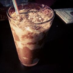 A picture of Avocado - chocolate smoothy.