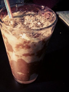 A picture of Avocado - chocolate smoothy.