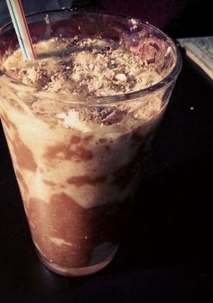 A picture of Avocado - chocolate smoothy.