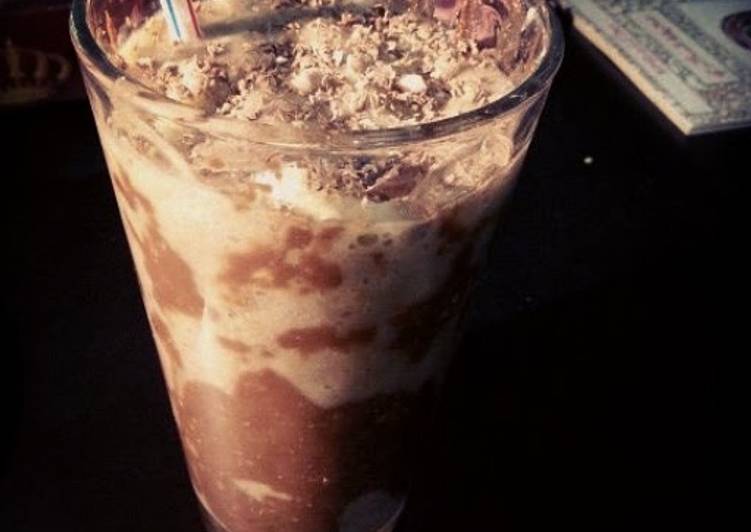 Recipe of Perfect Avocado - chocolate smoothy