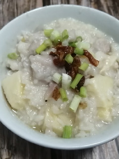 芋頭竹筍稀飯(電子鍋版) 的食譜成品照片
