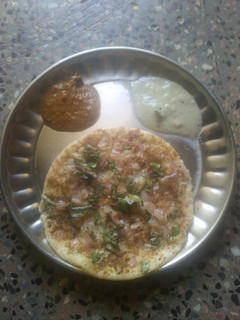 ஊத்தப்பம் (Utthapam recipe in tamil) செய்முறை முக்கிய புகைப்படம்