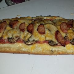 A picture of Alfrado French bread pizza.
