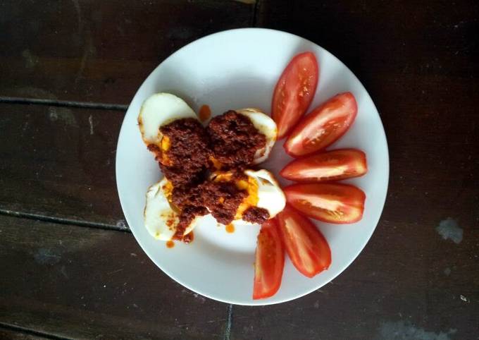 How to Prepare Super Quick Homemade Sambal Egg