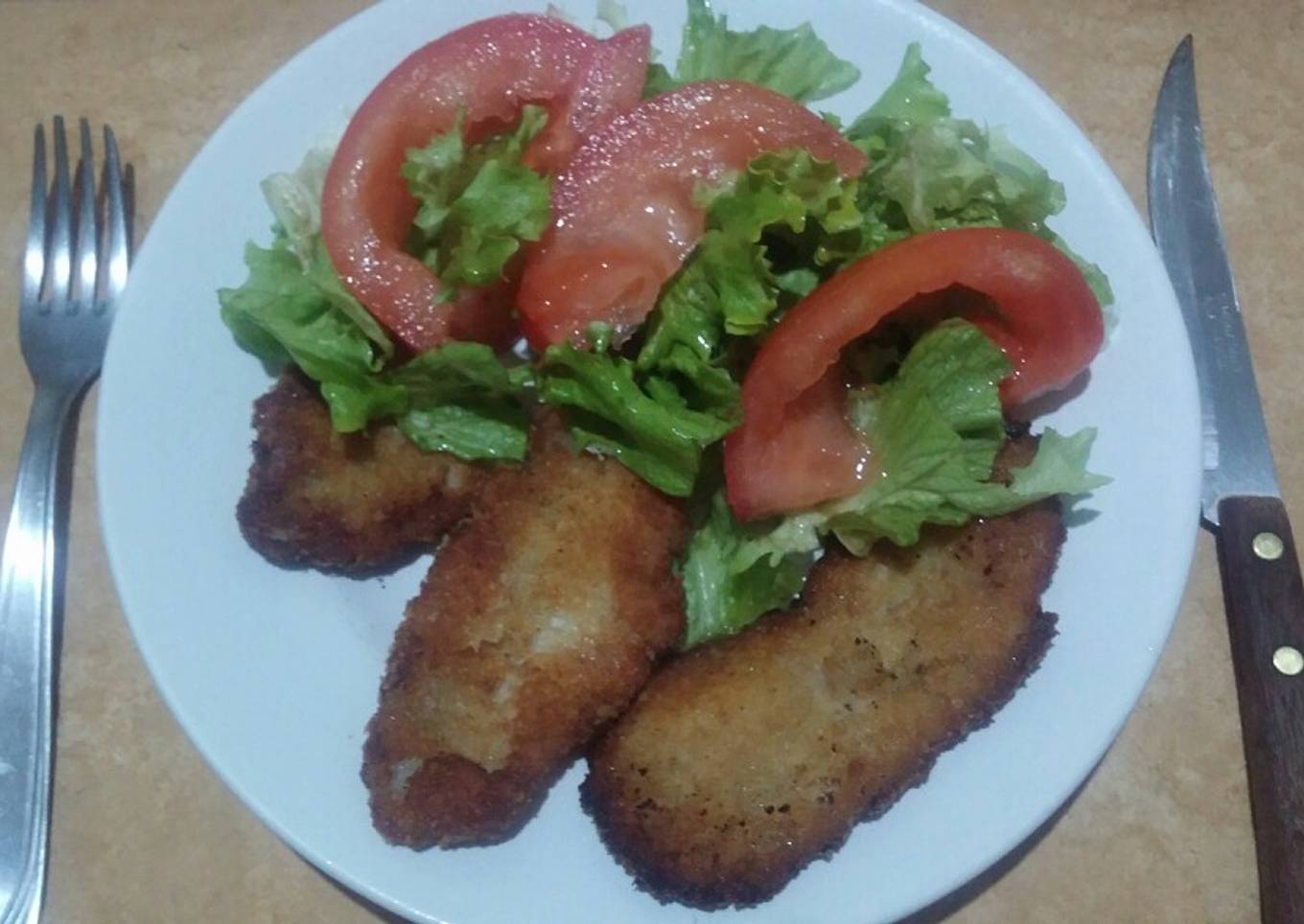 Pescadilla de Red a la milanesa con ensalada mixta