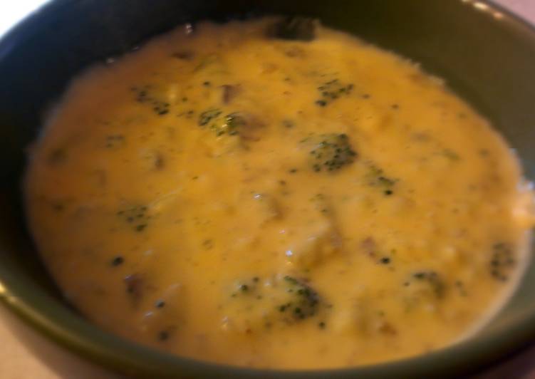 Easy cheddar broccoli soup