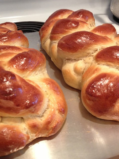 A picture of Challah Bread.