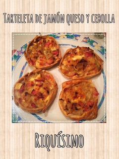 Una foto de Tarteleta / Tarta / Empanada de jamón queso y cebolla