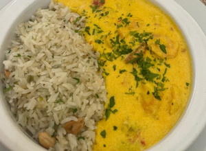 Foto de Caril Cremoso de Camarão com Arroz de Caju
