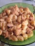 Pollo con pasta en salsa