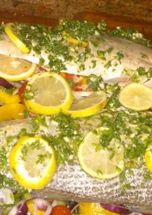 Una foto de Corvina rellena con queso roquefort y cherrys