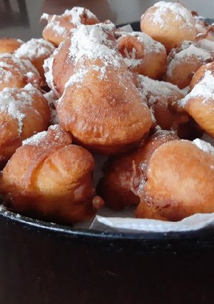 Una foto de Buñuelos de naranja y miel