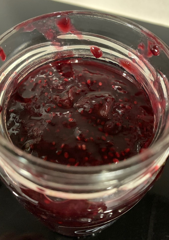 Una foto de Mermelada saludable de arándanos y chía con sólo 10 % de azúcar