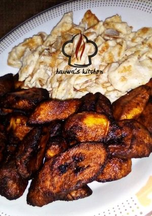 A picture of Fried plantain with scrambled egg.