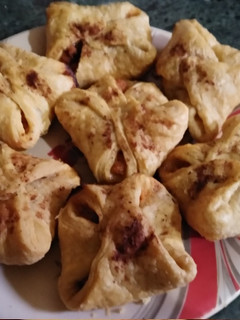A picture of Mava puffs at home.
