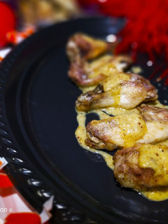 Una foto de Alitas de Pollo con una Carnavalesca Salsa Thai Casera