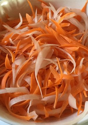 Hình của món Xà lách củ cải trắng và cà rốt.